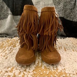 Mennetonka fringe boots